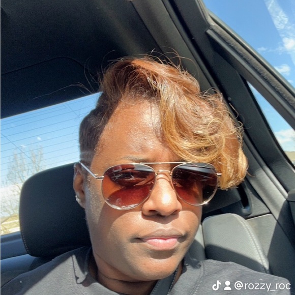 Meet your Posher, Roslyn - Picture 2 of 3